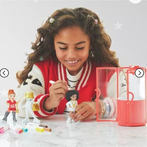 FAO Schwarz Street Chic Fashionistas Wash-And-Color Design Dolls 23pc - Picture 2 of 5